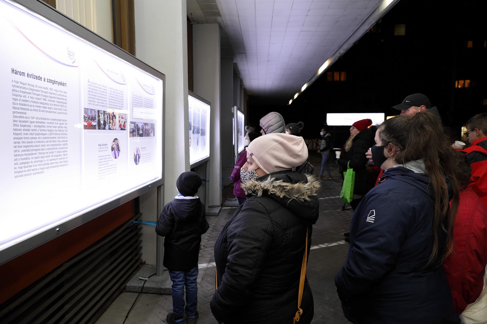 Szabadtéri tablókiállítással ünnepli 30 éves fennállását a Szegényeket Támogató Alapítvány